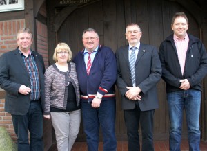 Vorstand HV 2014 1200 Der Vorstand des HV Börger (v. li.) Schriftführer Herm. Ubbenjans, Stellv. Kassenführerin Theresia Oldiges, Kassenführer Heinz Oldiges, 1. Vorsitzender Herm. Schmitz u. 2. Vorsitzender Gerd Többen